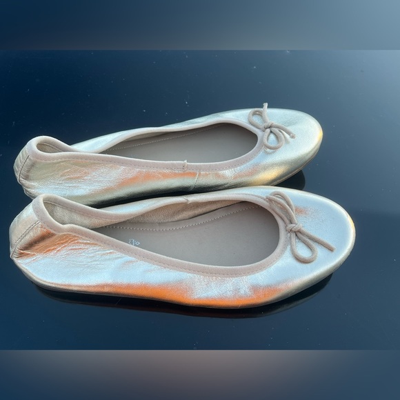5th Avenue Gold Rounded Toe Ballet Flats Size 7.5 - Picture 1 of 8